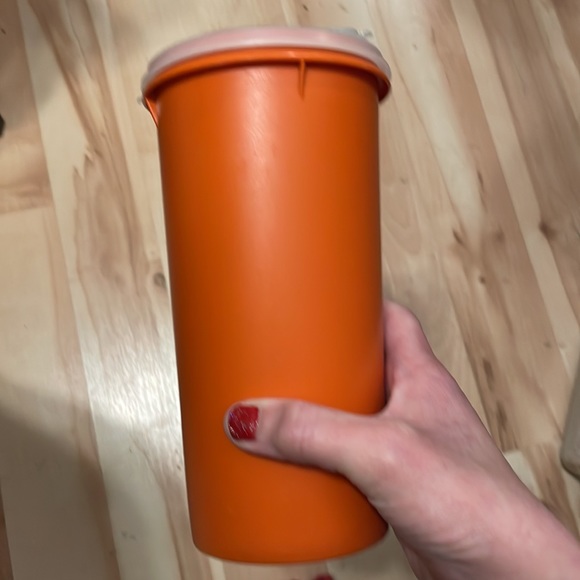 Vintage late 80’s/early 90’s Tupperware giant cup with lid - Picture 2 of 4